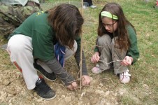 Výsadba keltského stromokruhu (Majda, Sojka)